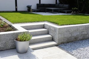 découvrez nos conseils pour bien choisir votre gazon synthétique : critères de sélection, avantages, entretien et astuces pour un jardin toujours vert et esthétique.