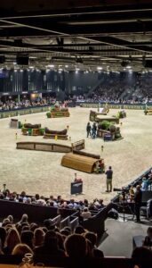 découvrez tout sur le jumping bordeaux : l'événement équestre incontournable réunissant les meilleurs cavaliers internationaux, compétitions de saut d'obstacles, animations et spectacles pour toute la famille. infos, programme et billetterie.