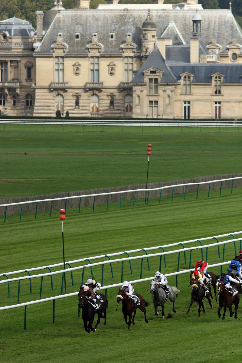découvrez l'hippodrome de chantilly, un lieu emblématique pour les passionnés de courses hippiques, offrant une expérience unique entre sport, culture et nature.