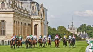 découvrez l'hippodrome de chantilly, un lieu emblématique pour les passionnés de courses hippiques et d'histoire équestre. profitez d'une visite guidée au cœur d'un cadre naturel exceptionnel.