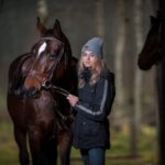 découvrez le coût réel d'un cheval en prenant en compte l'achat, l'entretien, la nourriture, les soins vétérinaires et l'équipement pour une gestion optimale de votre compagnon équin.